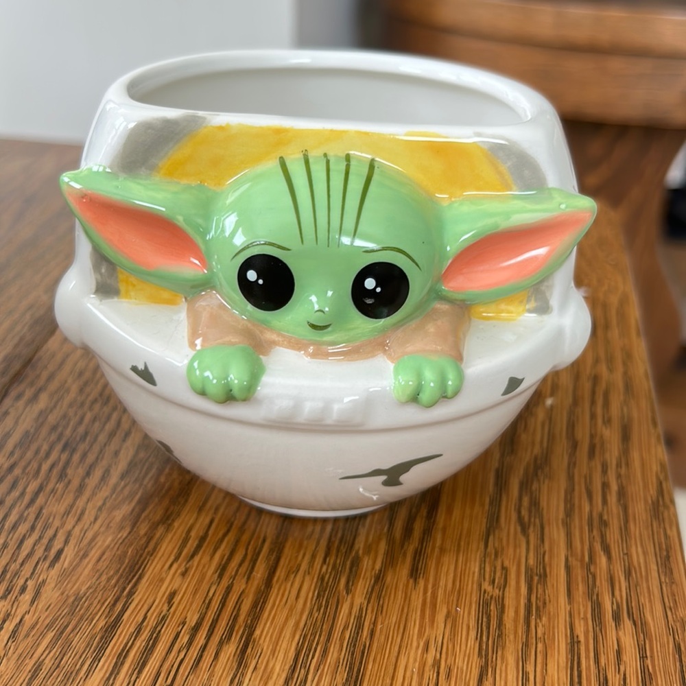 TM lucasfilm ltd baby yoda mug